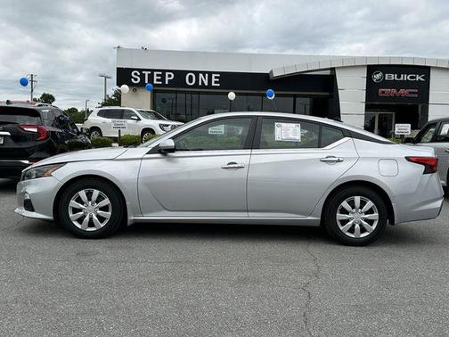 2022 Nissan Altima S FWD