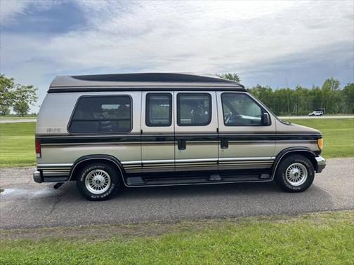 1996 Ford E150 Base