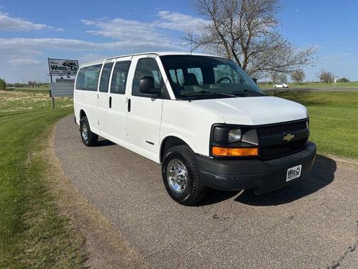 Summit White 2005 Chevrolet Express 3500 Extended Wagon