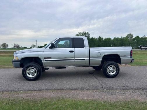 Bright Silver Metallic Clearcoat 2002 Dodge Ram 2500 SLT Quad Cab
