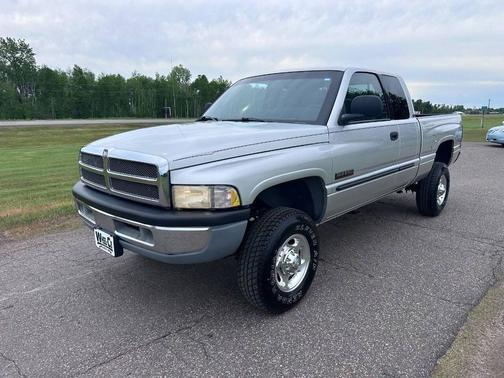 Bright Silver Metallic Clearcoat 2002 Dodge Ram 2500 SLT Quad Cab