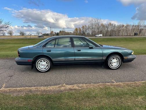 1995 Oldsmobile Eighty-Eight Base 4dr Sedan