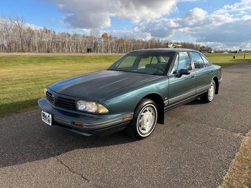 1995 Oldsmobile Eighty-Eight Base 4dr Sedan