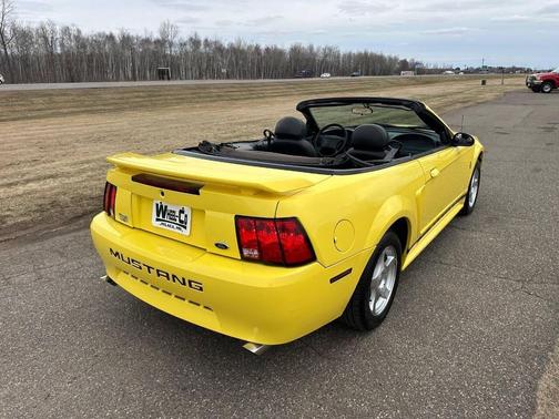 2003 Ford Mustang Deluxe