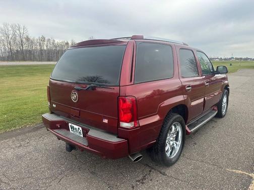 2002 Cadillac Escalade Base