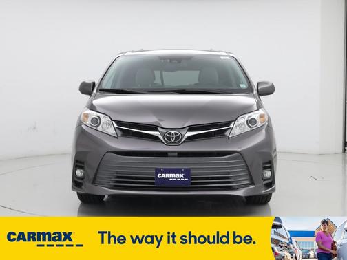 2020 Toyota Sienna XLE