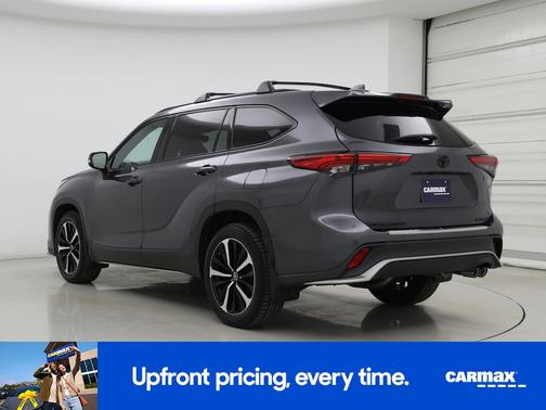 Gray 2022 Toyota Highlander XSE