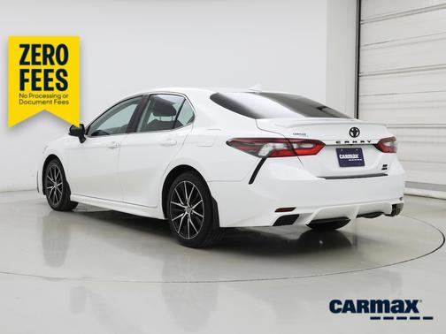 White 2023 Toyota Camry SE