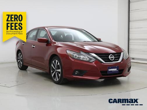 Red 2017 Nissan Altima SR