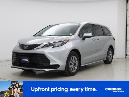 2025 Toyota Sienna LE