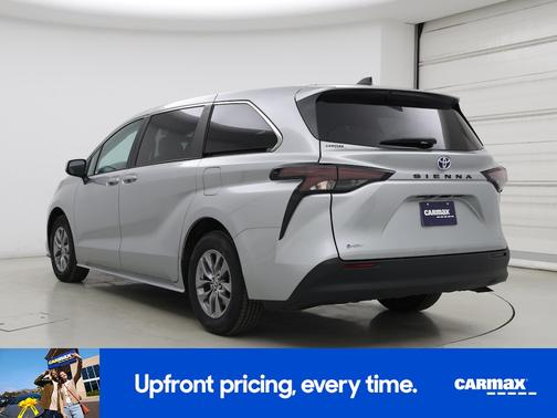 2025 Toyota Sienna LE