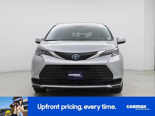 2025 Toyota Sienna LE