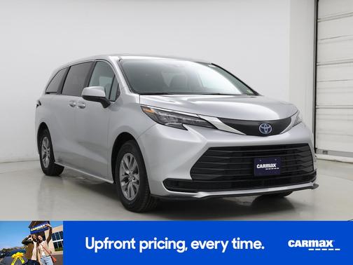 2025 Toyota Sienna LE