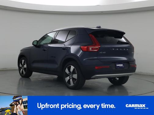 2022 Volvo XC40 T5 Momentum