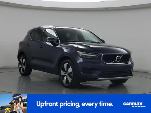 2022 Volvo XC40 T5 Momentum