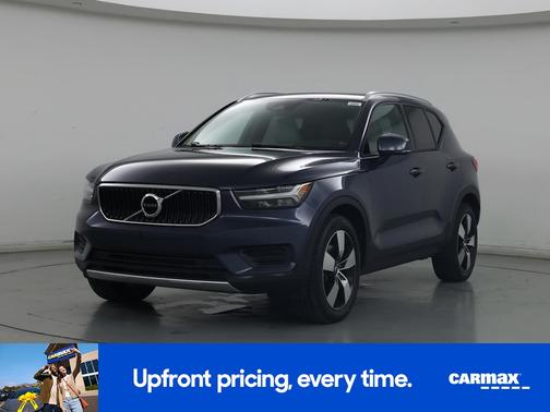 2022 Volvo XC40 T5 Momentum