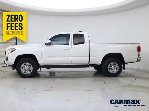 White 2022 Toyota Tacoma SR5