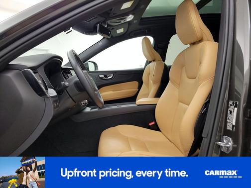 Gray 2019 Volvo XC60 T6 Momentum
