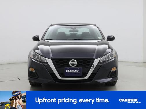 Black 2022 Nissan Altima SV