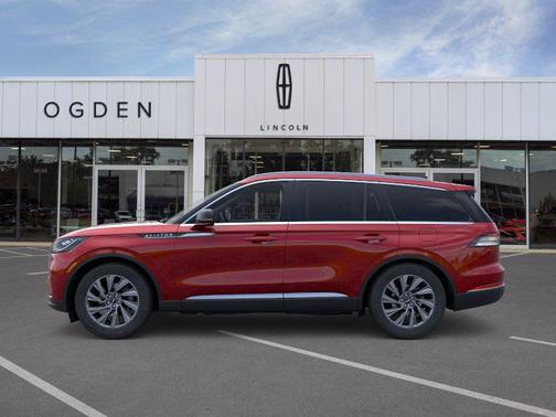 RED CARPET MET TC 2026 Lincoln Aviator Premiere