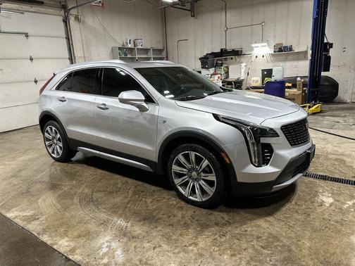 Radiant Silver Metallic 2019 Cadillac XT4 Premium Luxury