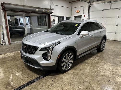 Radiant Silver Metallic 2019 Cadillac XT4 Premium Luxury