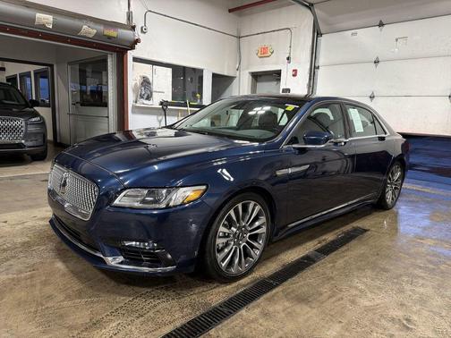 MIDNIGHT SAPPHIRE BLUE MET 2017 Lincoln Continental Reserve