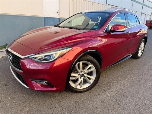 2017 INFINITI QX30 Premium