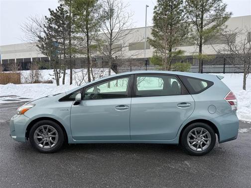 2015 Toyota Prius v TWO/FIVE/THREE/FOUR