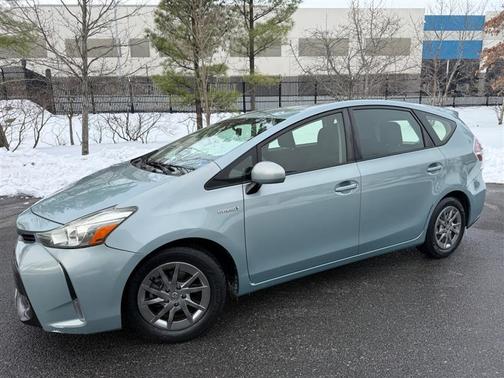 2015 Toyota Prius v TWO/FIVE/THREE/FOUR