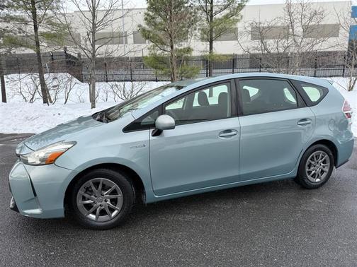 2015 Toyota Prius v TWO/FIVE/THREE/FOUR