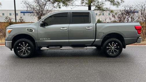 2017 Nissan Titan SV