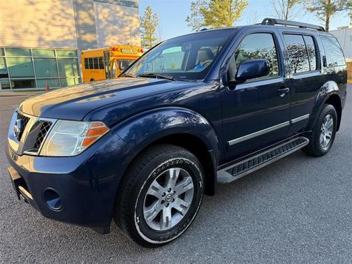 Navy Blue 2011 Nissan Pathfinder Silver
