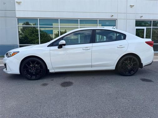 Crystal White Pearl 2019 Subaru Impreza 2.0i