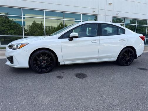 Crystal White Pearl 2019 Subaru Impreza 2.0i