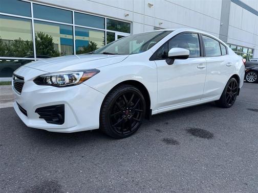 Crystal White Pearl 2019 Subaru Impreza 2.0i