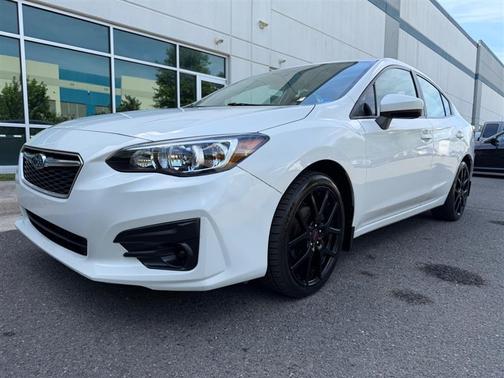 Crystal White Pearl 2019 Subaru Impreza 2.0i