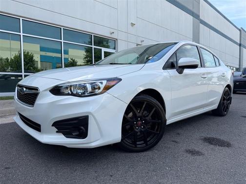 Crystal White Pearl 2019 Subaru Impreza 2.0i