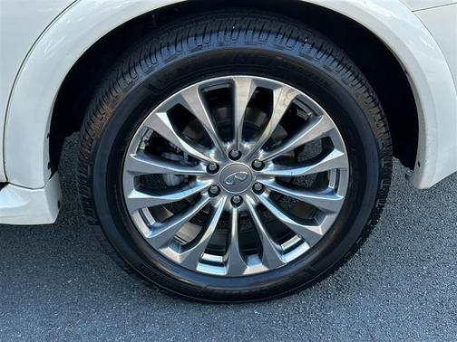 2017 INFINITI QX80 