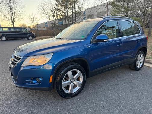 Sapphire Blue Metallic 2010 Volkswagen Tiguan S/SE/SE W/LEATHER/SEL/WOLFSBURG