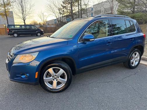 Sapphire Blue Metallic 2010 Volkswagen Tiguan S/SE/SE W/LEATHER/SEL/WOLFSBURG
