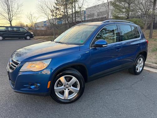 Sapphire Blue Metallic 2010 Volkswagen Tiguan S/SE/SE W/LEATHER/SEL/WOLFSBURG