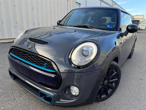 Moonwalk Gray Metallic 2017 MINI Hardtop Cooper S