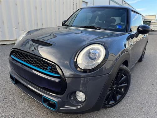 Moonwalk Gray Metallic 2017 MINI Hardtop Cooper S