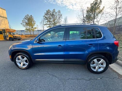 2010 Volkswagen Tiguan S/SE/SE W/LEATHER/SEL/WOLFSBURG