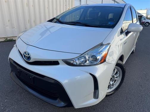 2017 Toyota Prius v TWO/FIVE/THREE/FOUR
