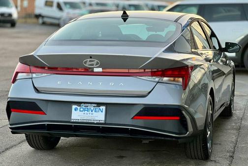 2025 Hyundai ELANTRA SEL
