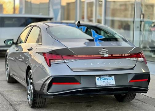 2025 Hyundai ELANTRA SEL