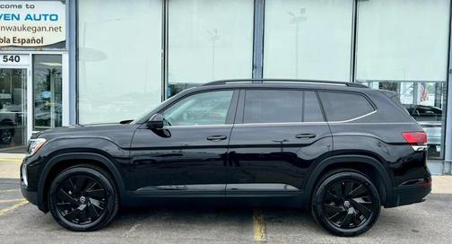 Deep Black Pearl 2024 Volkswagen Atlas 2.0T SE w/Technology 4MOTION