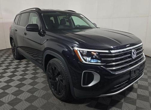 Deep Black Pearl 2024 Volkswagen Atlas 2.0T SE w/Technology 4MOTION